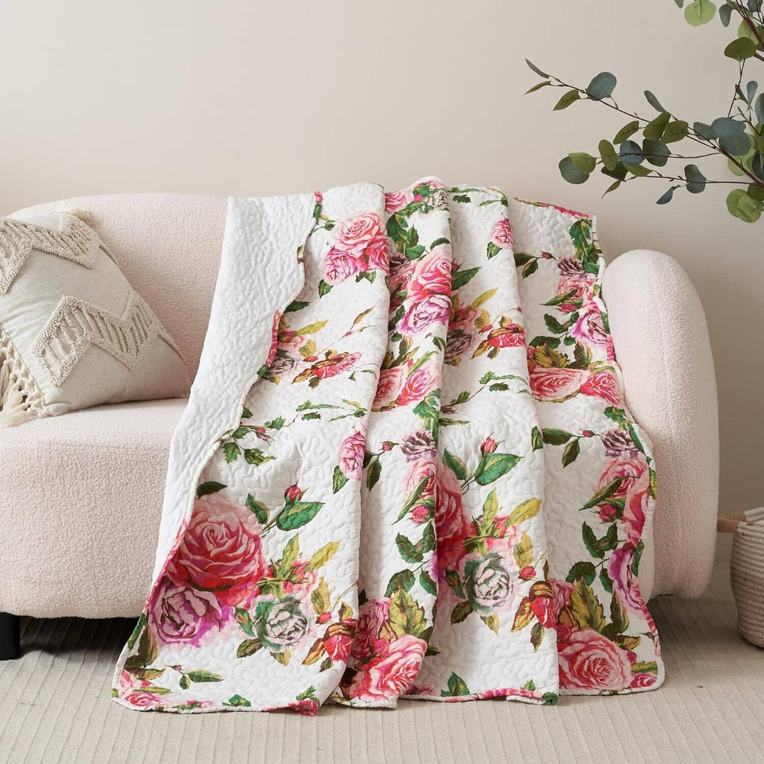 DaDa Bedding Romantic Roses Floral Throw Blanket - Lovely Spring Pink &amp; White Scalloped Colorful Lightweight Breathable - Bright Vibrant Quilted Throw Blanket - 50 x 60