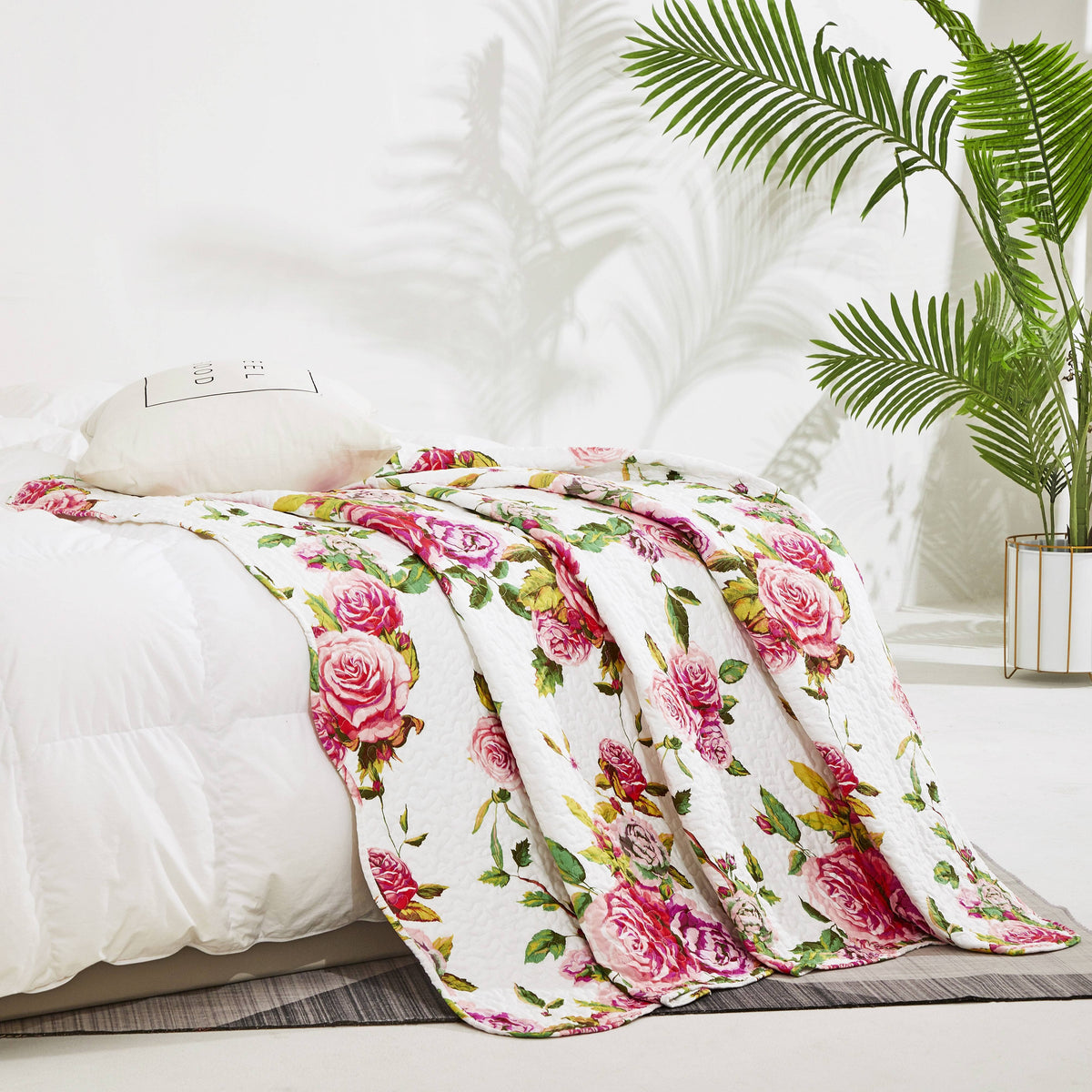 DaDa Bedding Romantic Roses Floral Throw Blanket - Lovely Spring Pink &amp; White Scalloped Colorful Lightweight Breathable - Bright Vibrant Quilted Throw Blanket - 50 x 60
